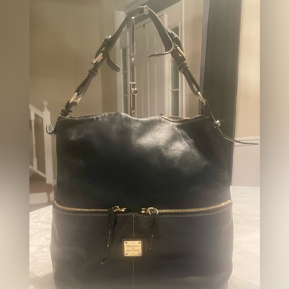 - Dooney & Bourke Large Dillen Bag -GUC - Picture 2 of 16